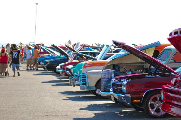 Comment adopter les motifs floraux avec élégance ce printemps