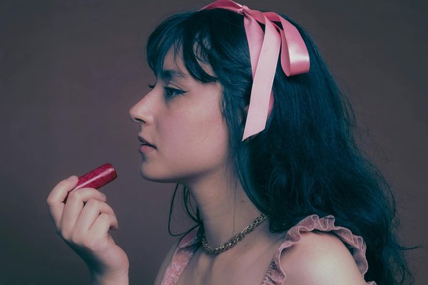 Réalisez un maquillage de pro chez vous : astuces et techniques essentielles